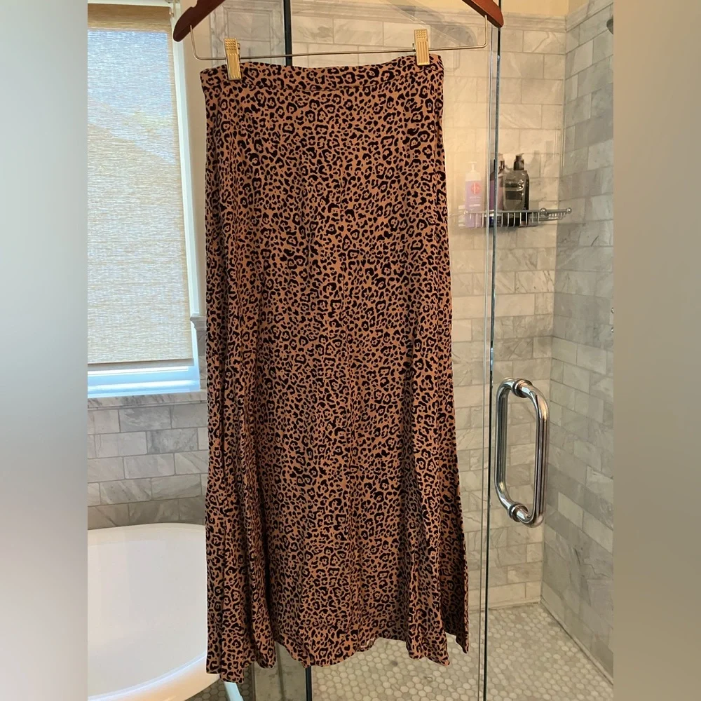 Reformation Bea Skirt in size 2. Never worn. - Picture 3 of 6